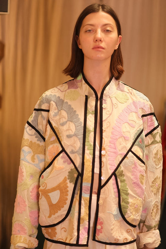 EMBROIDERED SUZANI JACKET DAISIS - MOMO STUDIO BERLIN - Berlin Concept Store - sustainable & ethical fashion