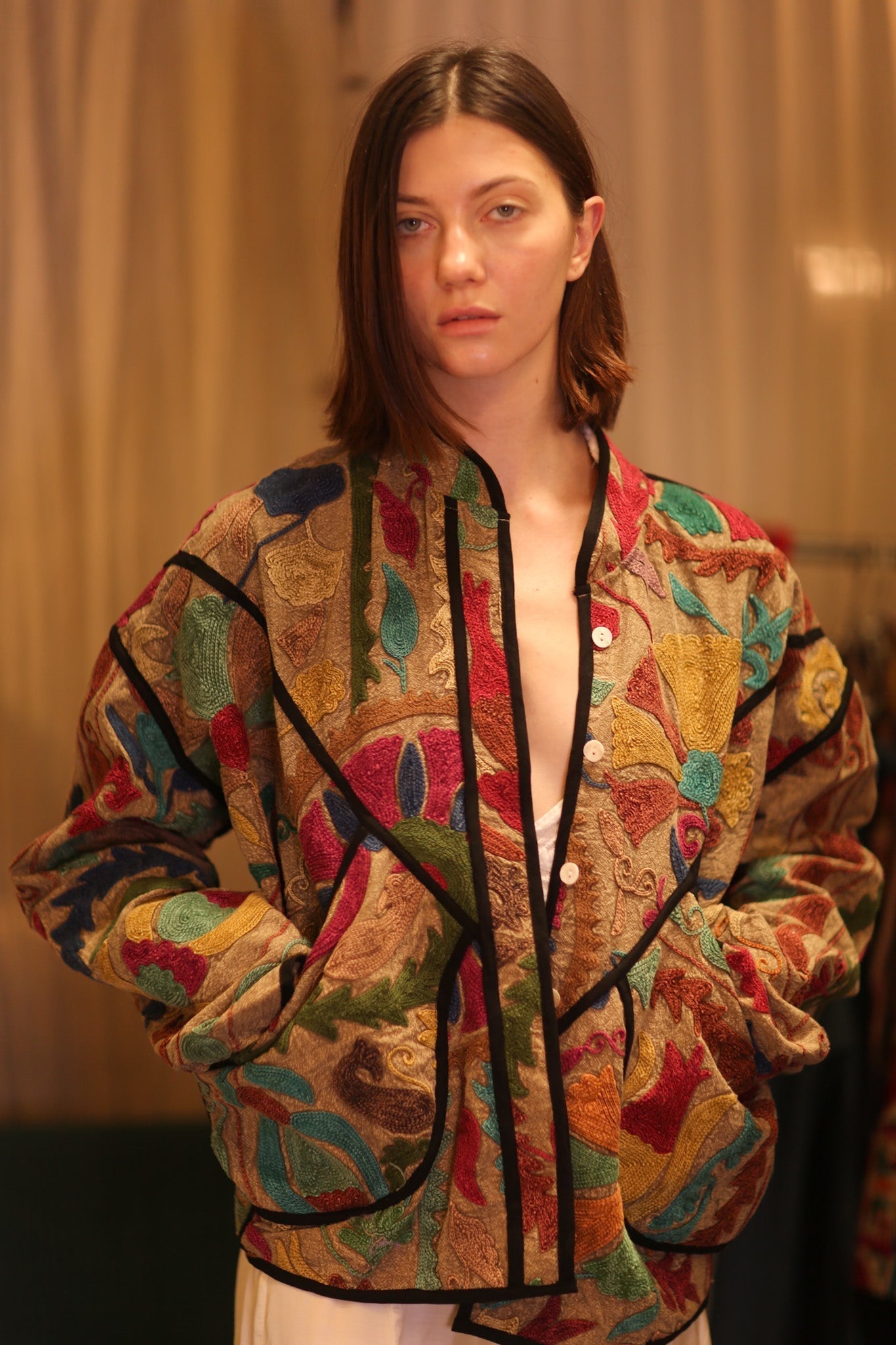 EMBROIDERED SUZANI JACKET WAYNE - MOMO STUDIO BERLIN - Berlin Concept Store - sustainable & ethical fashion
