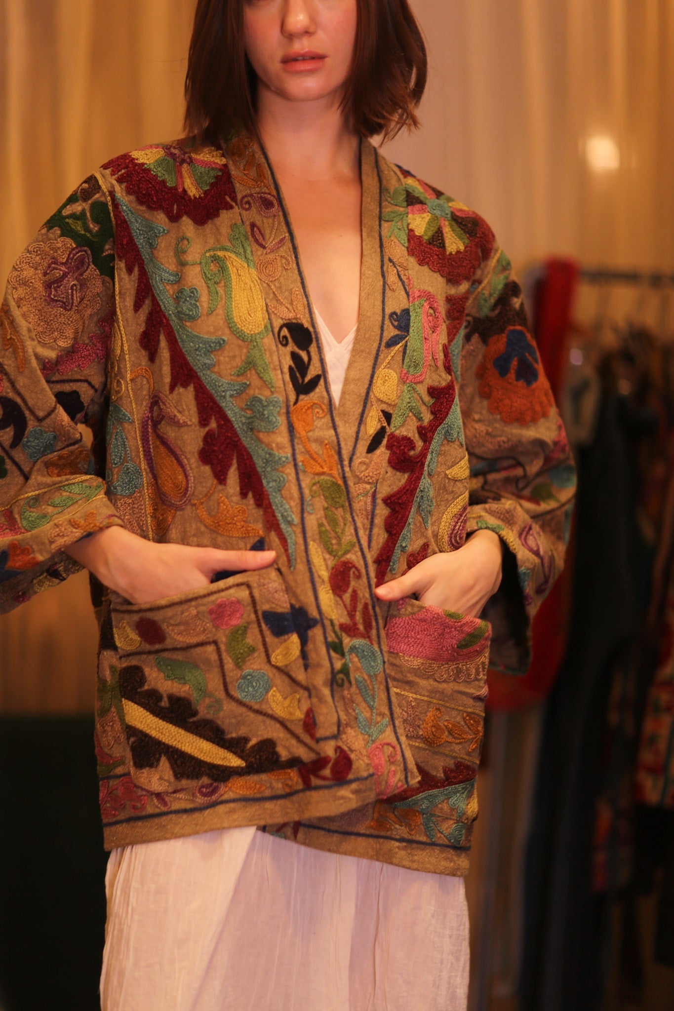 EMBROIDERED SUZANI SHORT KIMONO MONTY JAGU - MOMO STUDIO BERLIN - Berlin Concept Store - sustainable & ethical fashion