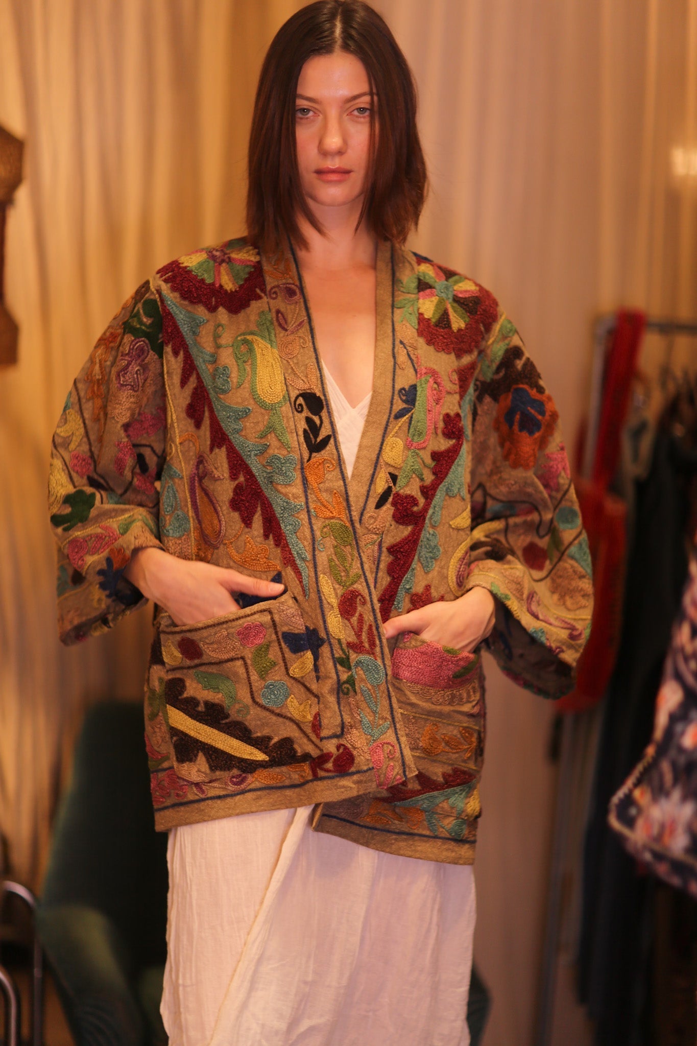 EMBROIDERED SUZANI SHORT KIMONO MONTY JAGU - MOMO STUDIO BERLIN - Berlin Concept Store - sustainable & ethical fashion