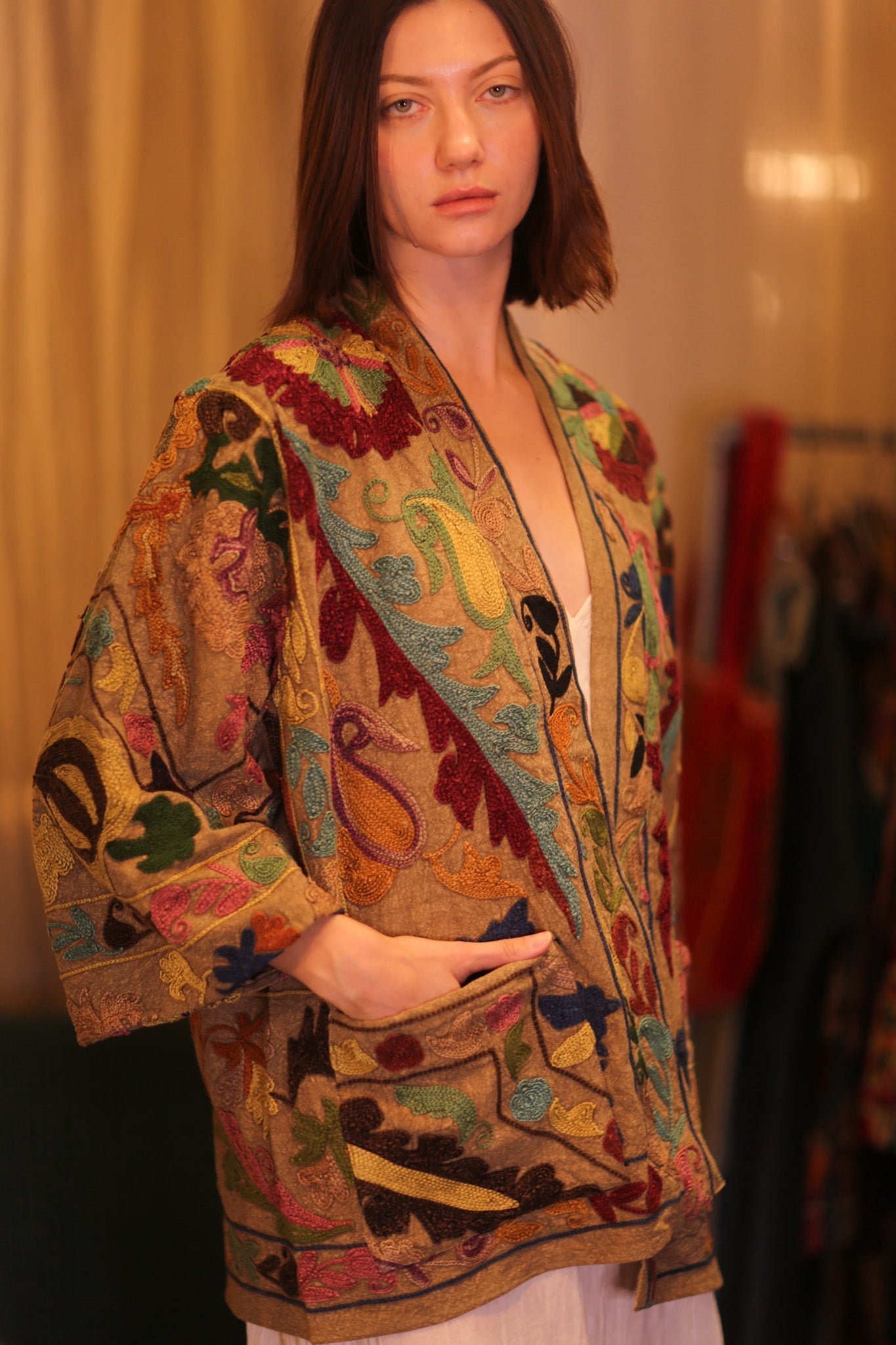 EMBROIDERED SUZANI SHORT KIMONO MONTY JAGU - MOMO STUDIO BERLIN - Berlin Concept Store - sustainable & ethical fashion