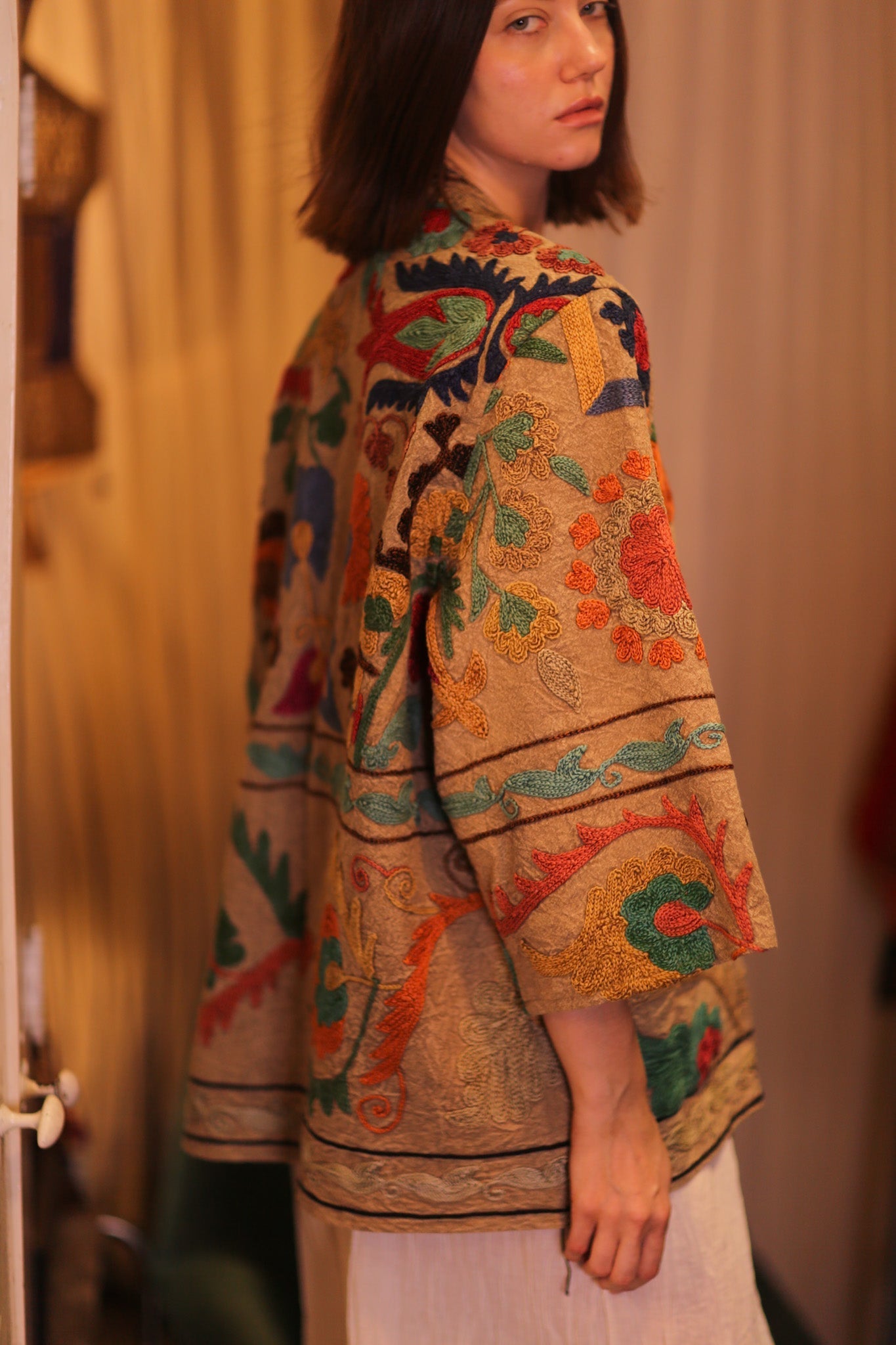 EMBROIDERED SUZANI SHORT KIMONO MONTY JING - MOMO STUDIO BERLIN - Berlin Concept Store - sustainable & ethical fashion
