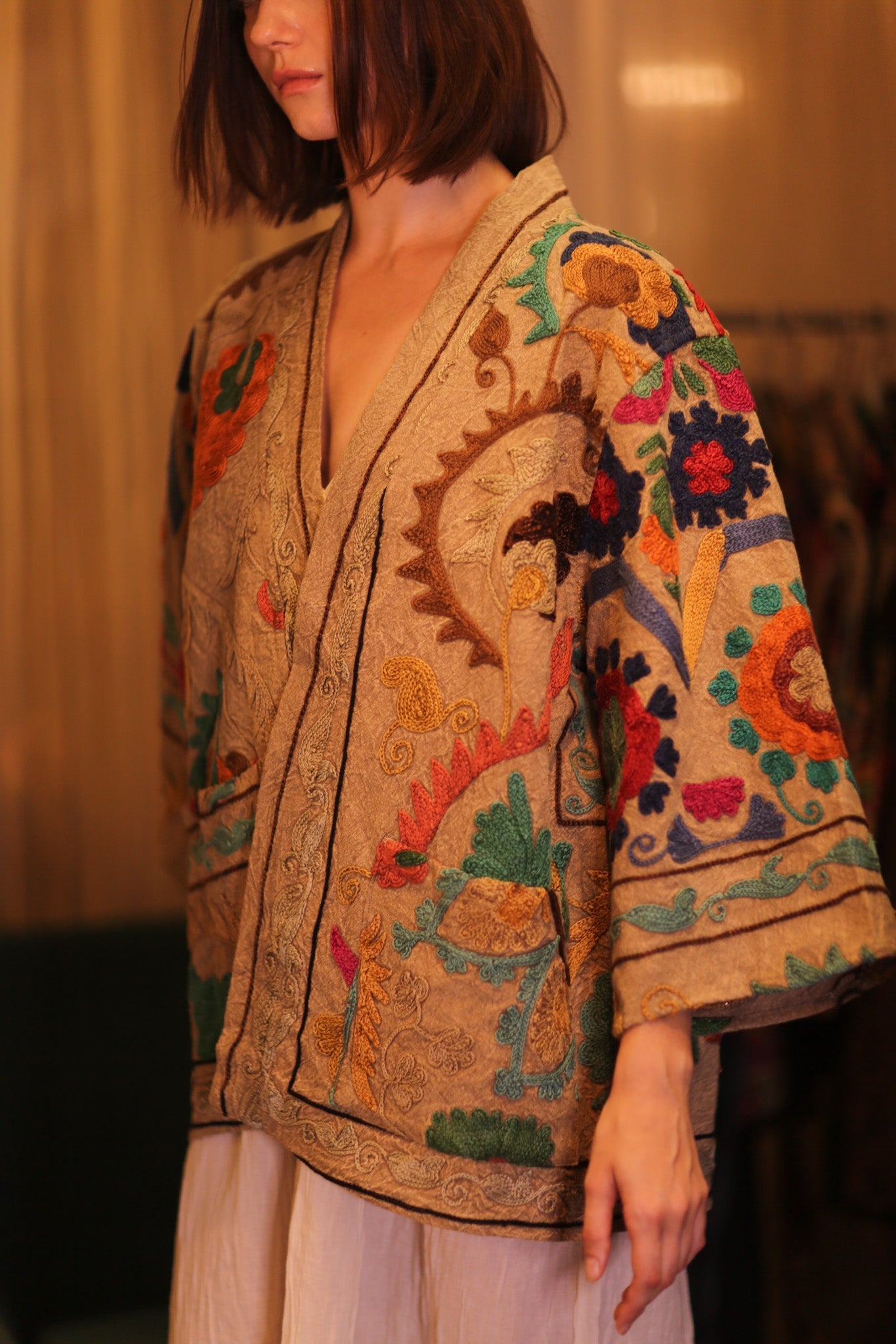 EMBROIDERED SUZANI SHORT KIMONO MONTY JING - MOMO STUDIO BERLIN - Berlin Concept Store - sustainable & ethical fashion