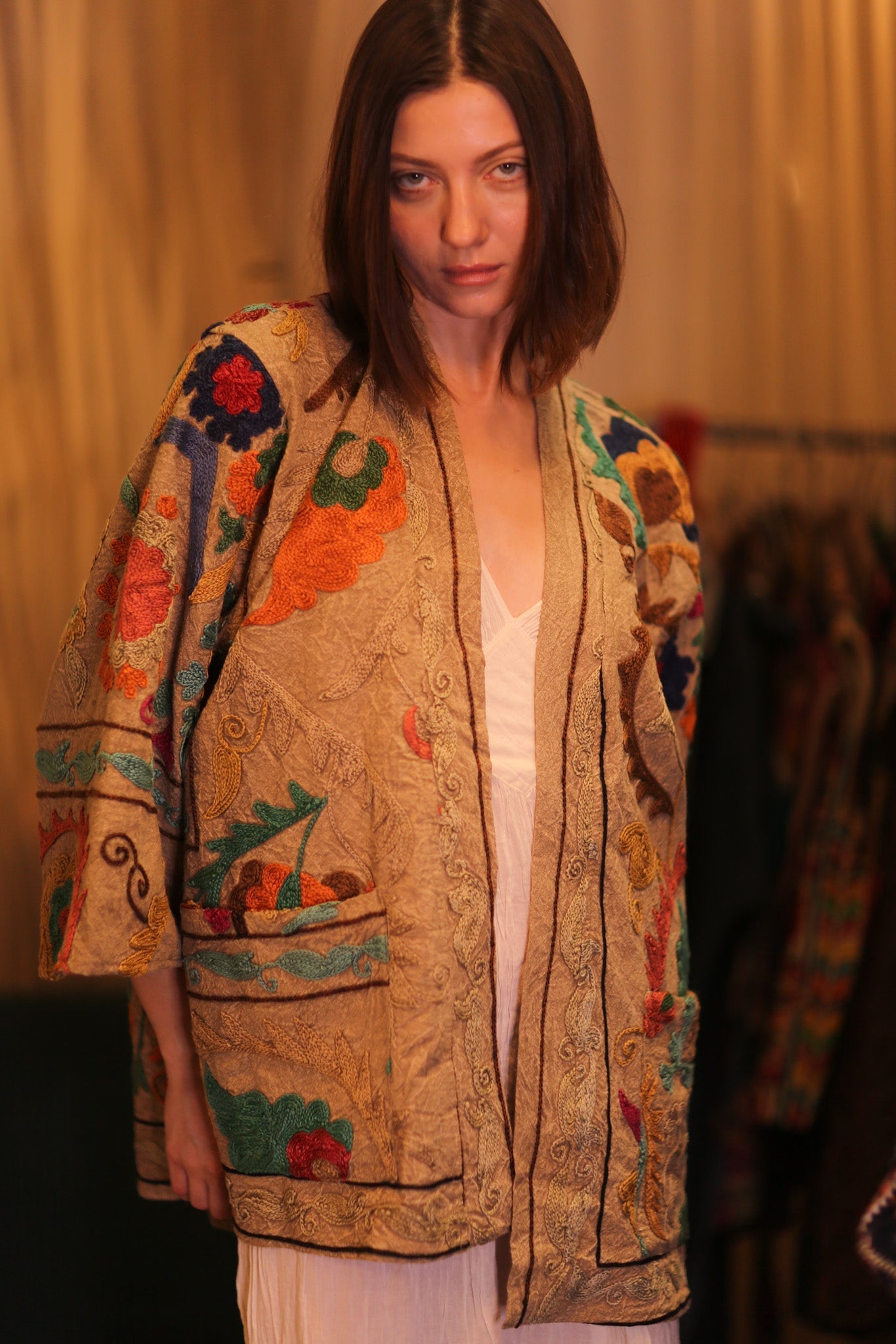 EMBROIDERED SUZANI SHORT KIMONO MONTY JING - MOMO STUDIO BERLIN - Berlin Concept Store - sustainable & ethical fashion