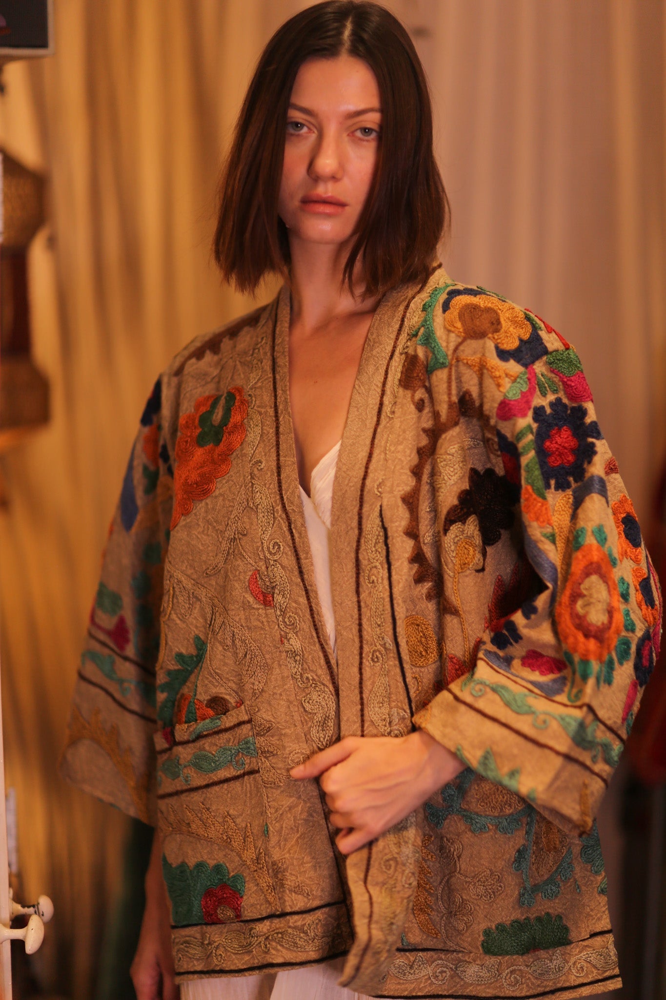 EMBROIDERED SUZANI SHORT KIMONO MONTY JING - MOMO STUDIO BERLIN - Berlin Concept Store - sustainable & ethical fashion