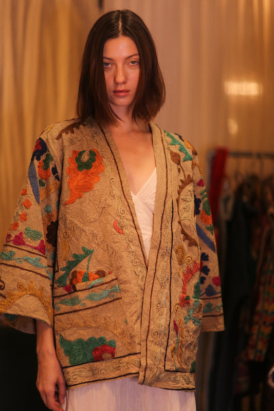 EMBROIDERED SUZANI SHORT KIMONO MONTY JING - MOMO STUDIO BERLIN - Berlin Concept Store - sustainable & ethical fashion