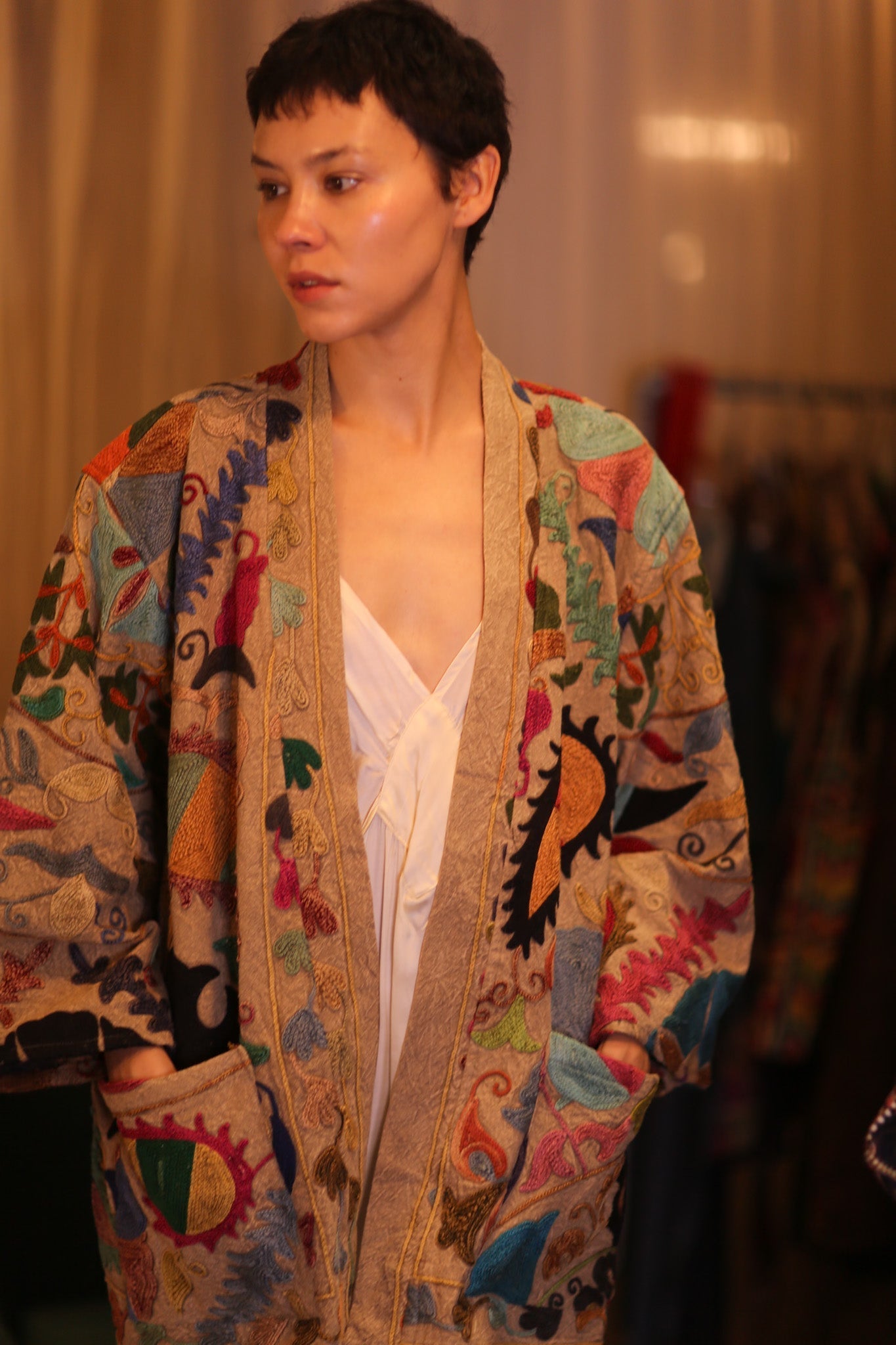 EMBROIDERED SUZANI SHORT KIMONO MONTY YAUNGWAR - MOMO STUDIO BERLIN - Berlin Concept Store - sustainable & ethical fashion