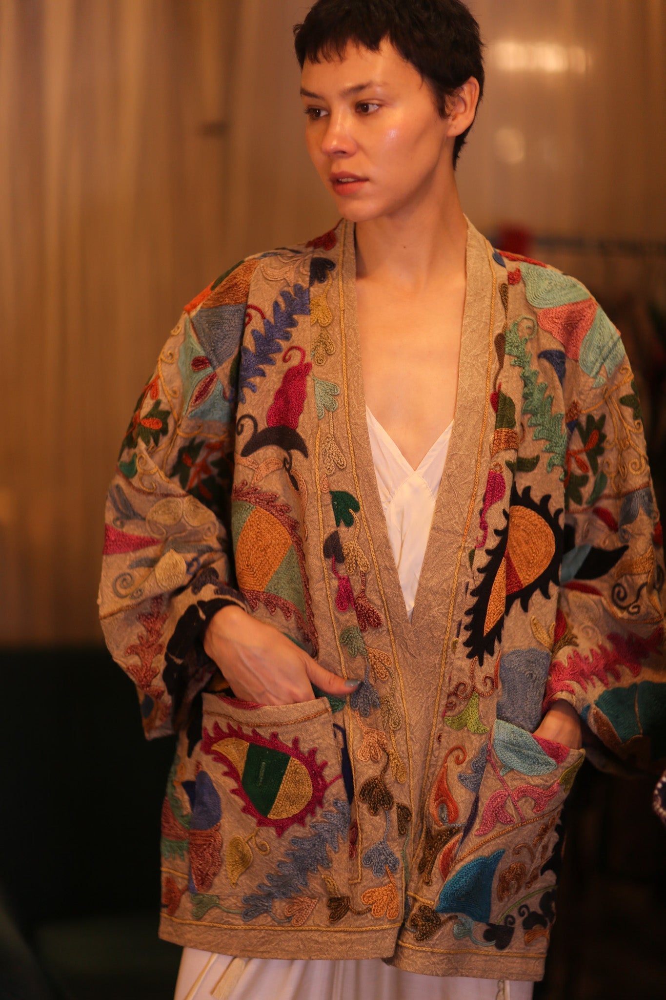 EMBROIDERED SUZANI SHORT KIMONO MONTY YAUNGWAR - MOMO STUDIO BERLIN - Berlin Concept Store - sustainable & ethical fashion