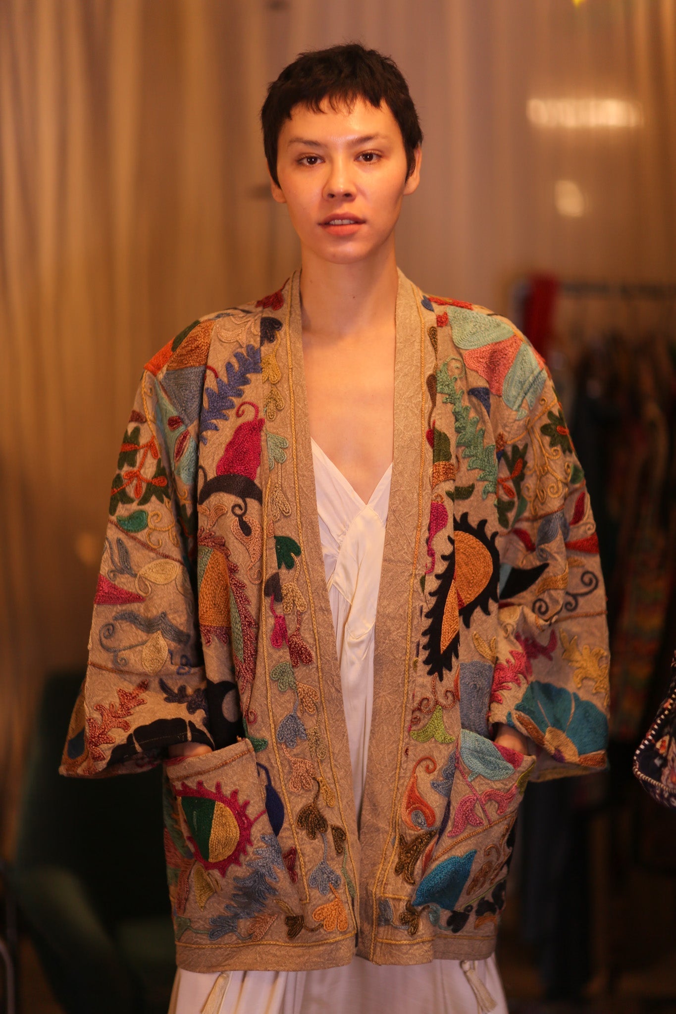 EMBROIDERED SUZANI SHORT KIMONO MONTY YAUNGWAR - MOMO STUDIO BERLIN - Berlin Concept Store - sustainable & ethical fashion