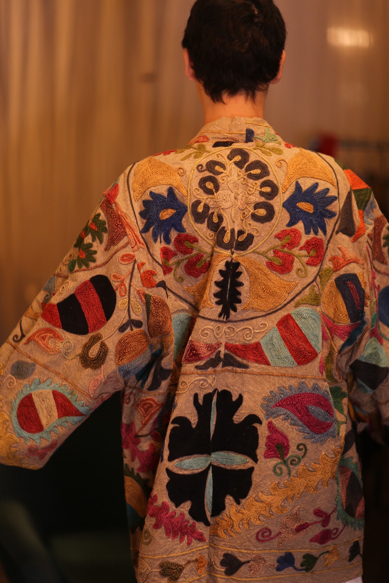 EMBROIDERED SUZANI SHORT KIMONO MONTY YAUNGWAR - MOMO STUDIO BERLIN - Berlin Concept Store - sustainable & ethical fashion