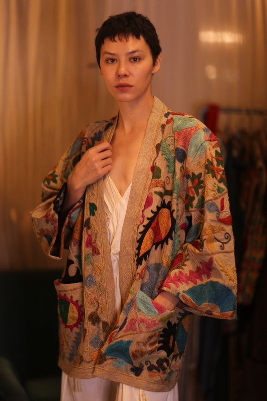 EMBROIDERED SUZANI SHORT KIMONO MONTY YAUNGWAR - MOMO STUDIO BERLIN - Berlin Concept Store - sustainable & ethical fashion