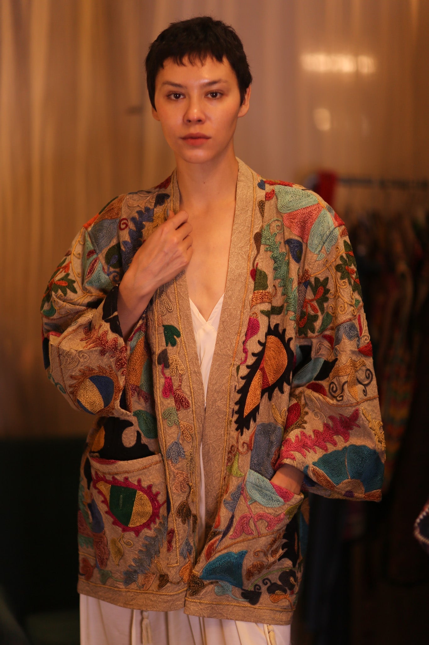 EMBROIDERED SUZANI SHORT KIMONO MONTY YAUNGWAR - MOMO STUDIO BERLIN - Berlin Concept Store - sustainable & ethical fashion