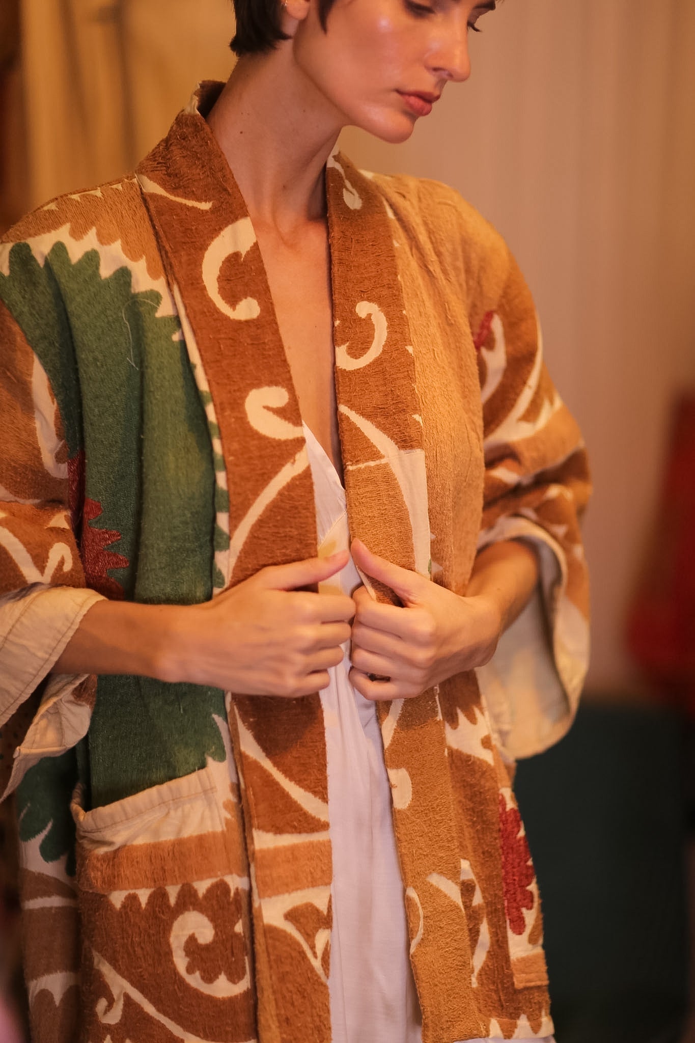 EMBROIDERED SUZANI SHORT KIMONO SPRING - MOMO STUDIO BERLIN - Berlin Concept Store - sustainable & ethical fashion