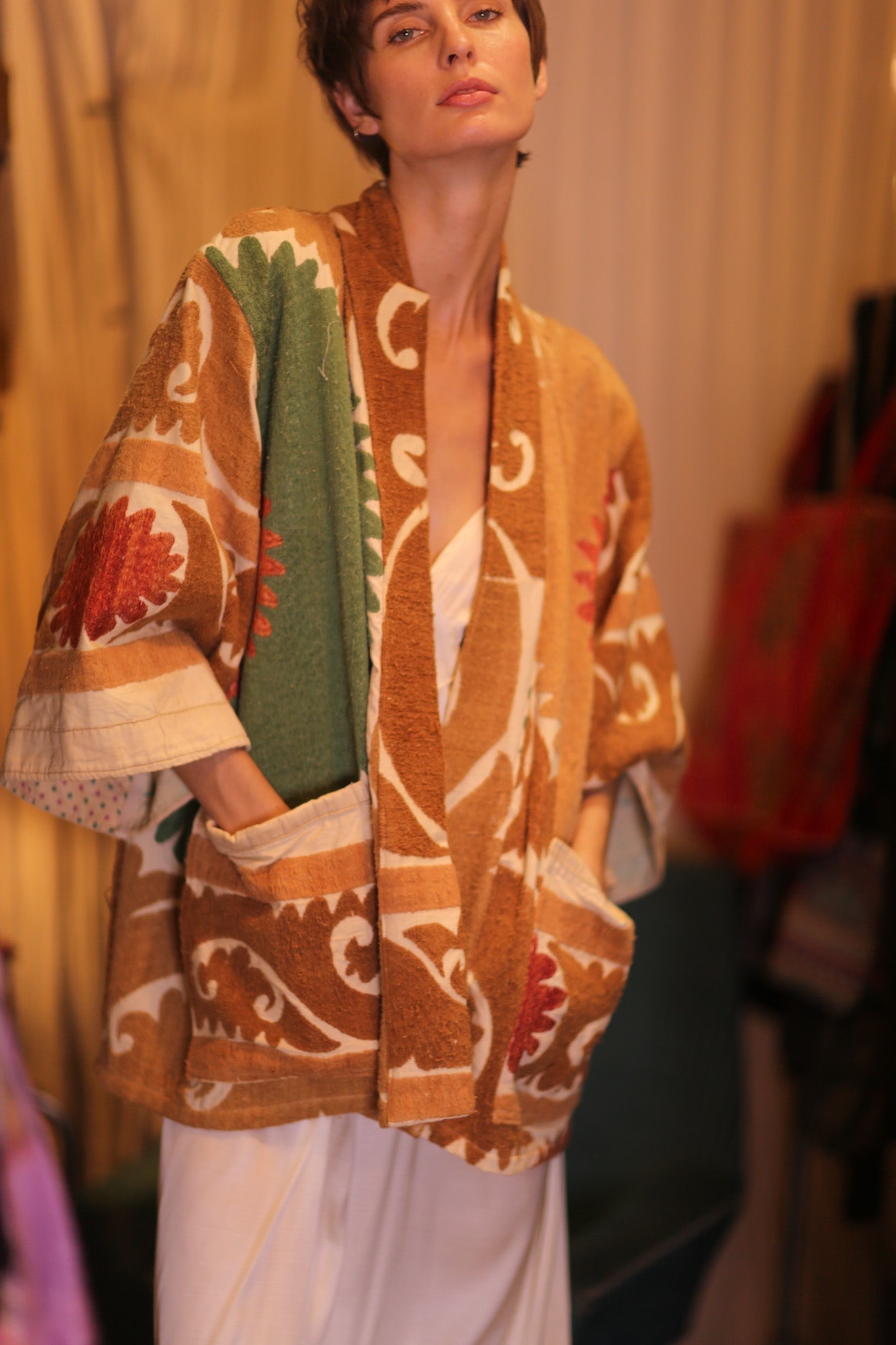 EMBROIDERED SUZANI SHORT KIMONO SPRING - MOMO STUDIO BERLIN - Berlin Concept Store - sustainable & ethical fashion