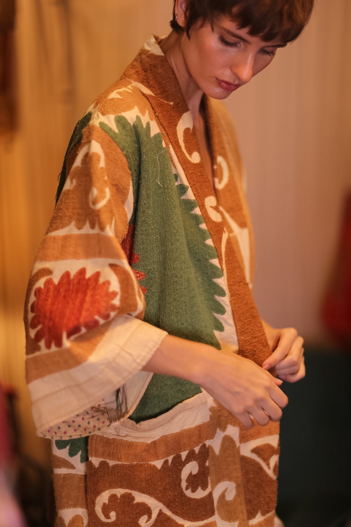 EMBROIDERED SUZANI SHORT KIMONO SPRING - MOMO STUDIO BERLIN - Berlin Concept Store - sustainable & ethical fashion