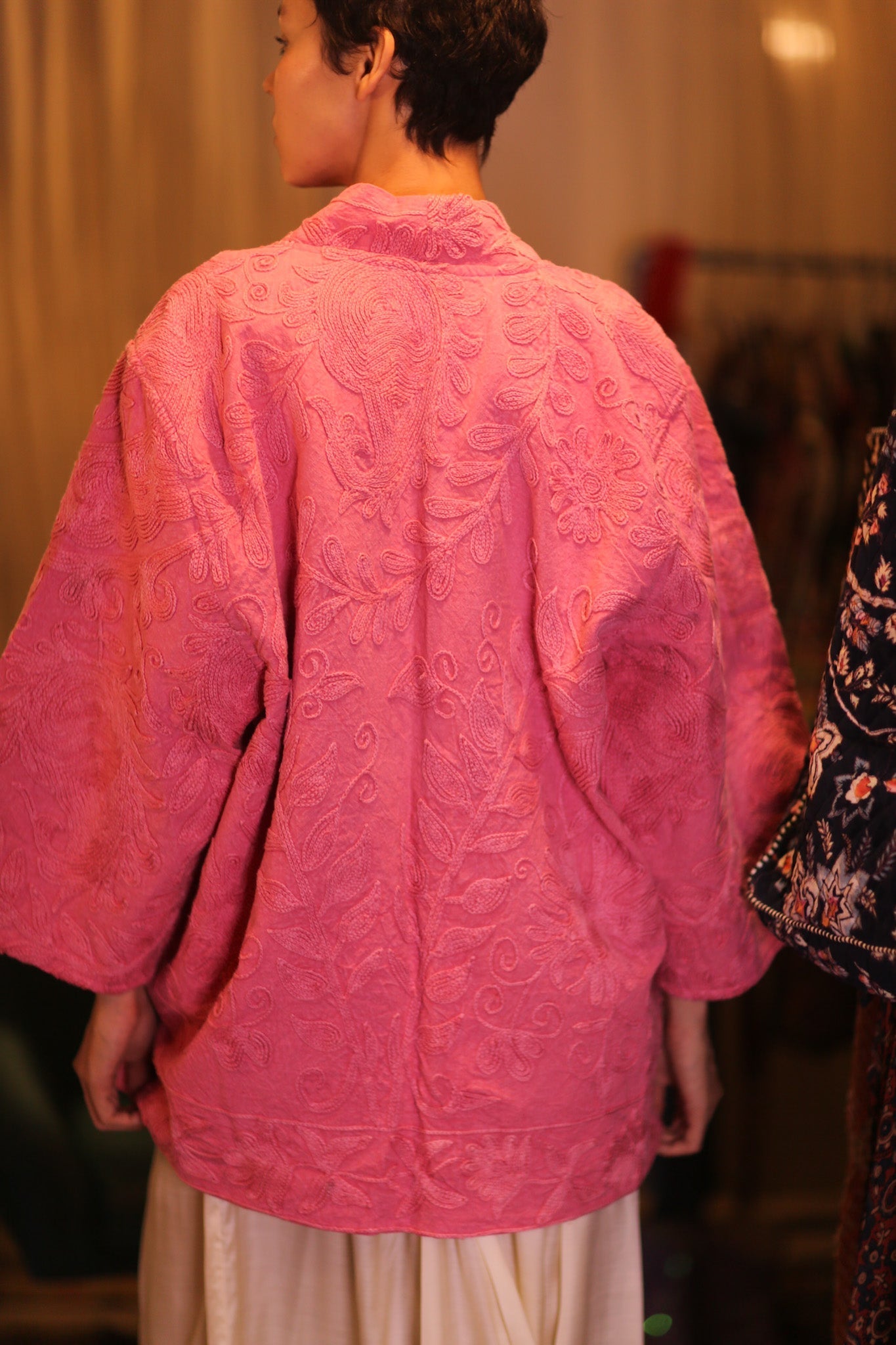 EMBROIDERED SUZANI SHORT PINK KIMONO JADEU - MOMO STUDIO BERLIN - Berlin Concept Store - sustainable & ethical fashion