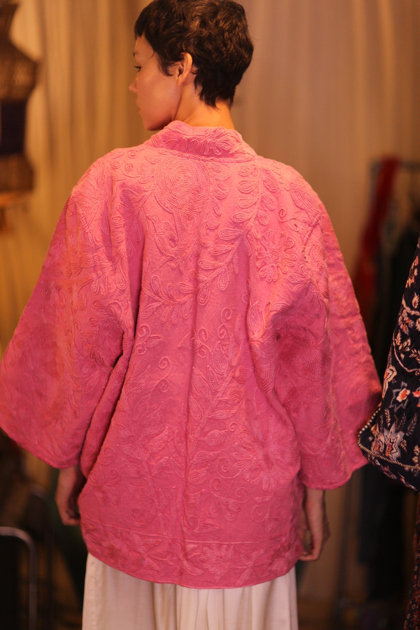 EMBROIDERED SUZANI SHORT PINK KIMONO JADEU - MOMO STUDIO BERLIN - Berlin Concept Store - sustainable & ethical fashion