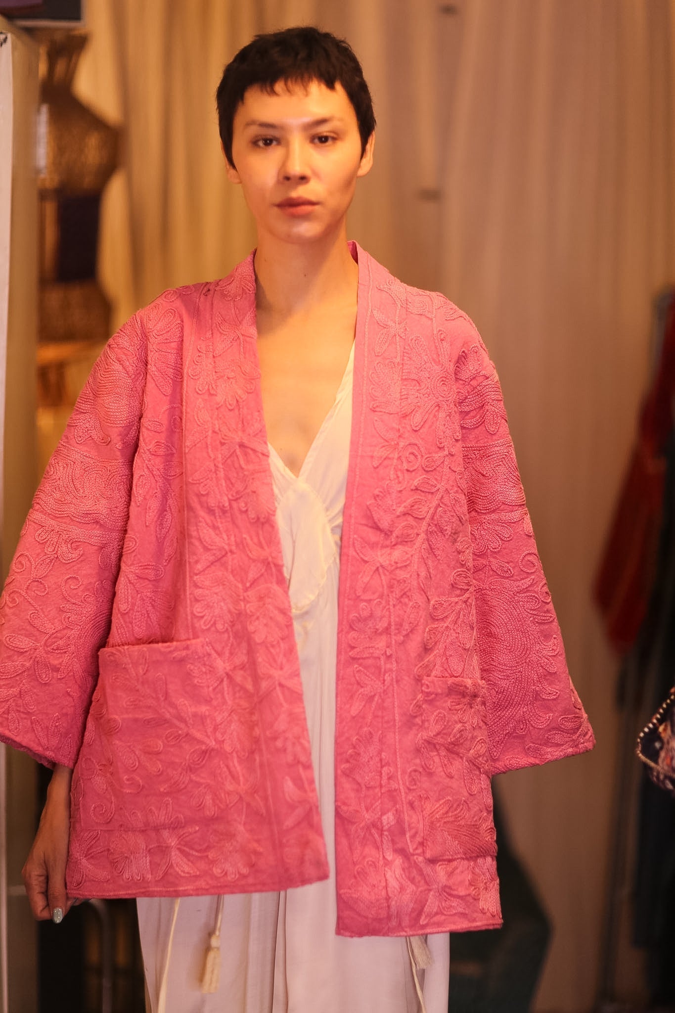 EMBROIDERED SUZANI SHORT PINK KIMONO JADEU - MOMO STUDIO BERLIN - Berlin Concept Store - sustainable & ethical fashion