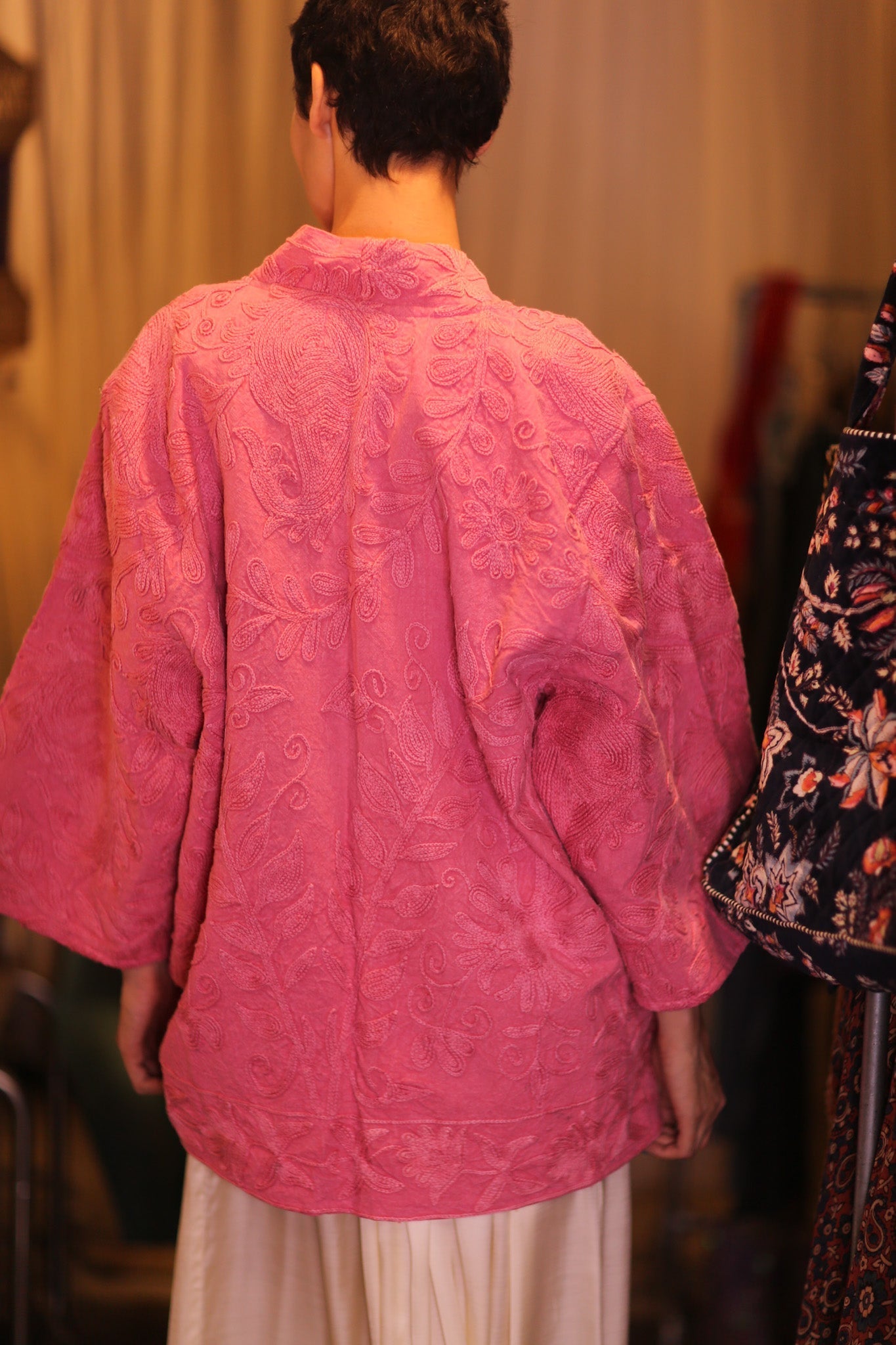 EMBROIDERED SUZANI SHORT PINK KIMONO JADEU - MOMO STUDIO BERLIN - Berlin Concept Store - sustainable & ethical fashion