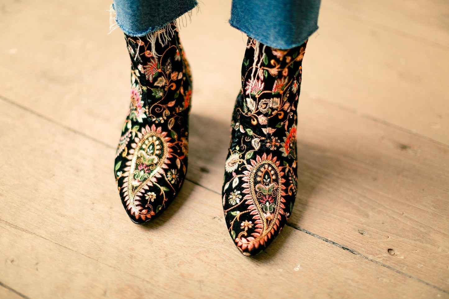 EMBROIDERED VELVET BOOTS LOU - MOMO STUDIO BERLIN - Berlin Concept Store - sustainable & ethical fashion