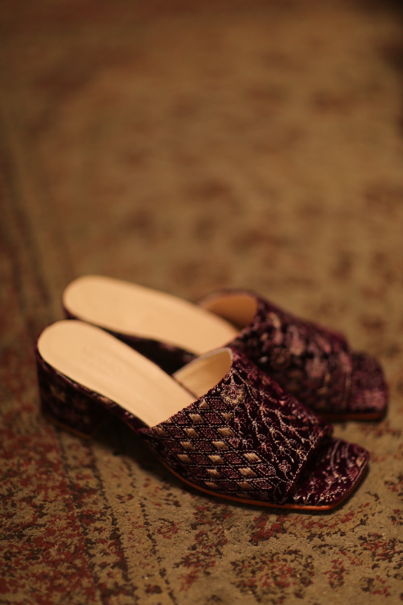 EMBROIDERED VELVET HEELED MULES JARISSA - MOMO STUDIO BERLIN - Berlin Concept Store - sustainable & ethical fashion