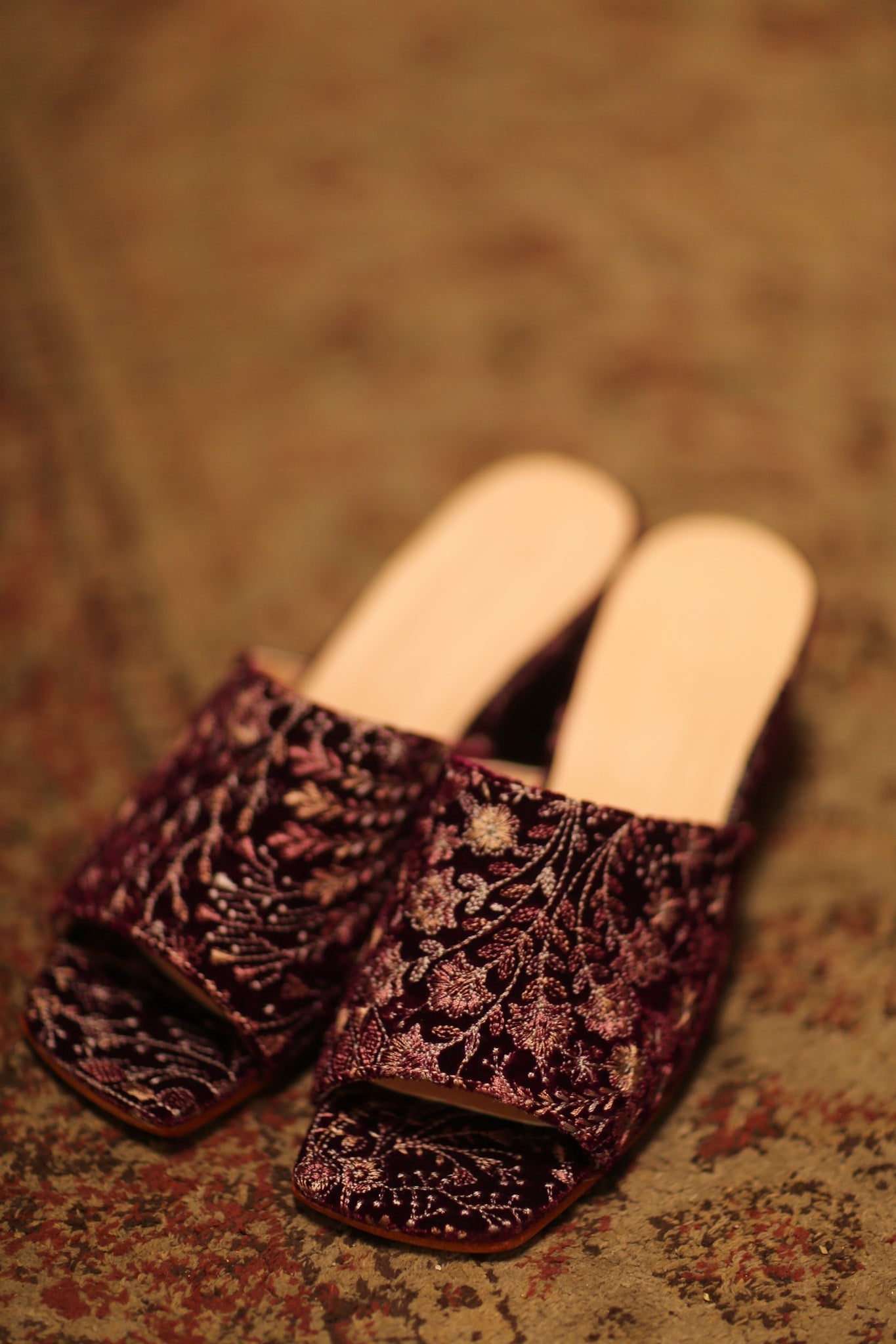EMBROIDERED VELVET HEELED MULES JARISSA - MOMO STUDIO BERLIN - Berlin Concept Store - sustainable & ethical fashion