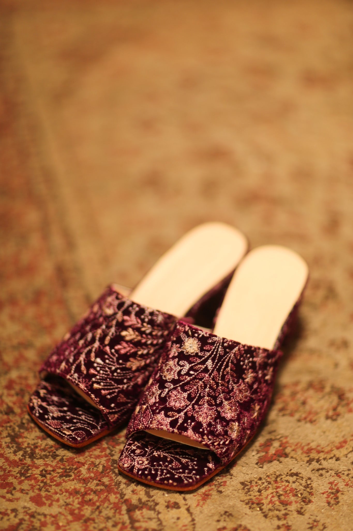 EMBROIDERED VELVET HEELED MULES JARISSA - MOMO STUDIO BERLIN - Berlin Concept Store - sustainable & ethical fashion