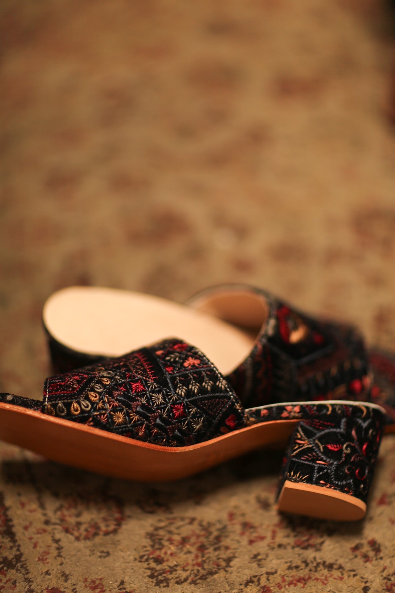 EMBROIDERED VELVET HEELED MULES LORINDA - MOMO STUDIO BERLIN - Berlin Concept Store - sustainable & ethical fashion