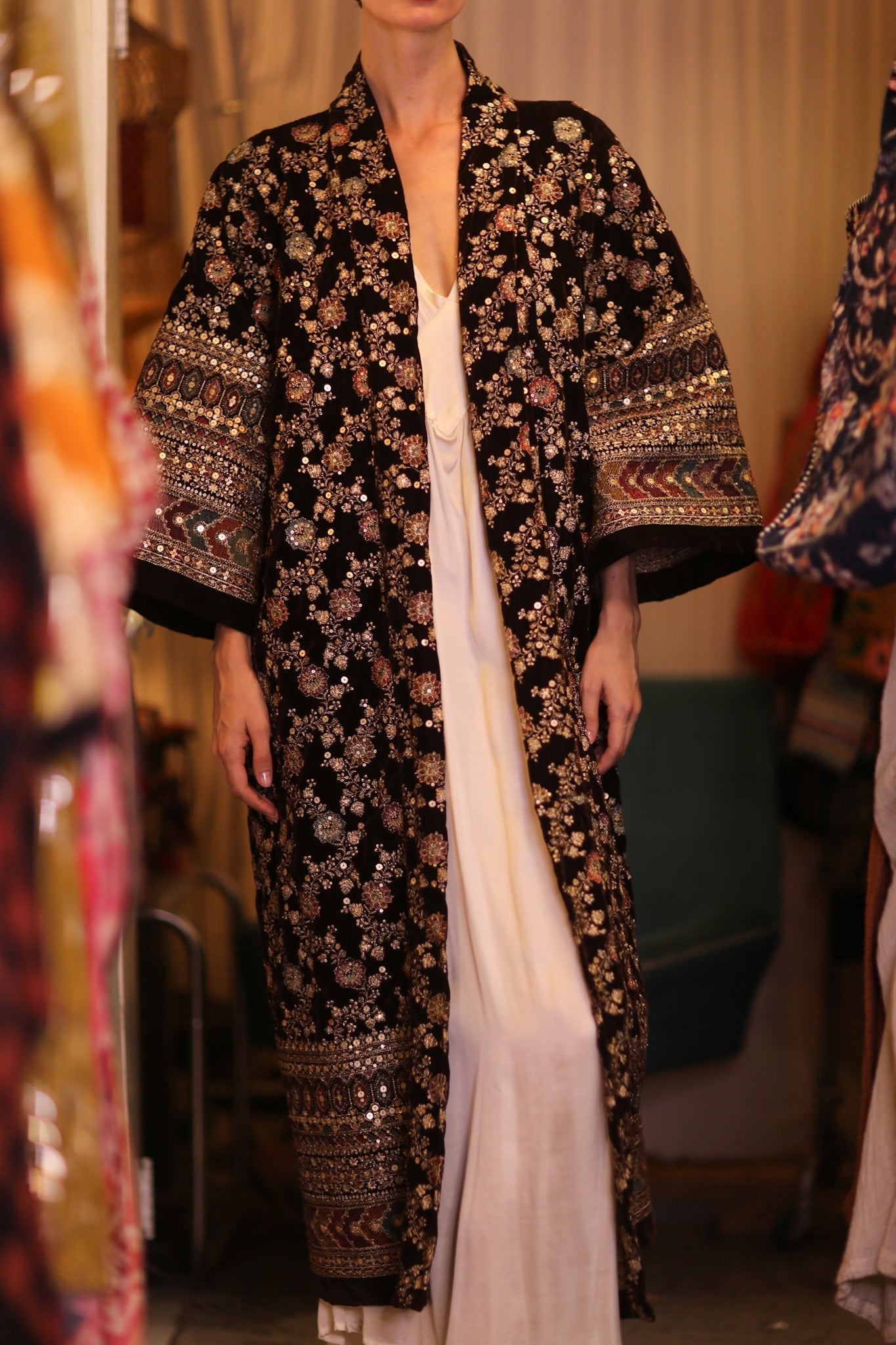 EMBROIDERED VELVET KIMONO COAT MELNU - MOMO STUDIO BERLIN - Berlin Concept Store - sustainable & ethical fashion