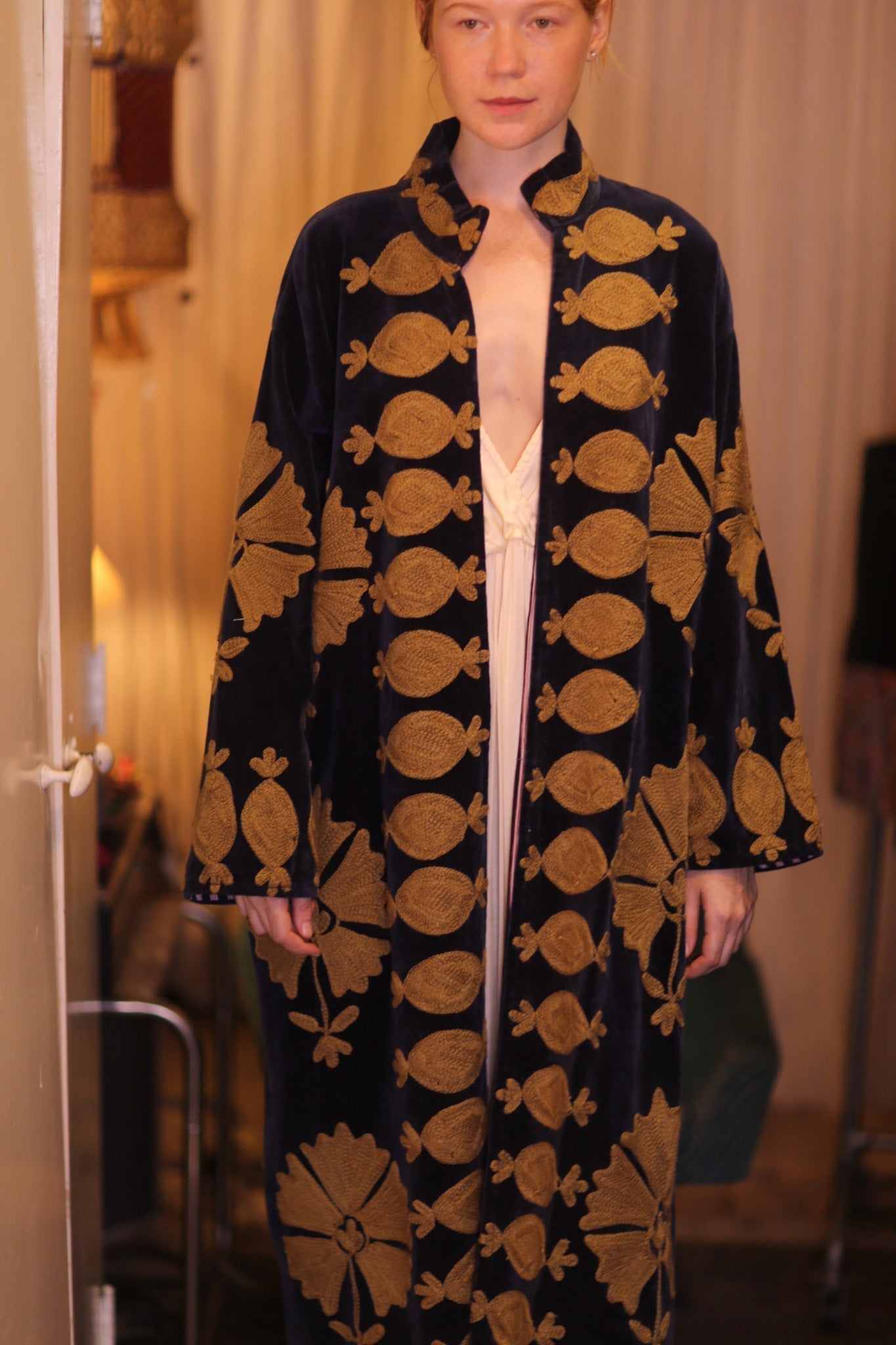EMBROIDERED VELVET LONG COAT MISCHKA CHOLAR - MOMO STUDIO BERLIN - Berlin Concept Store - sustainable & ethical fashion