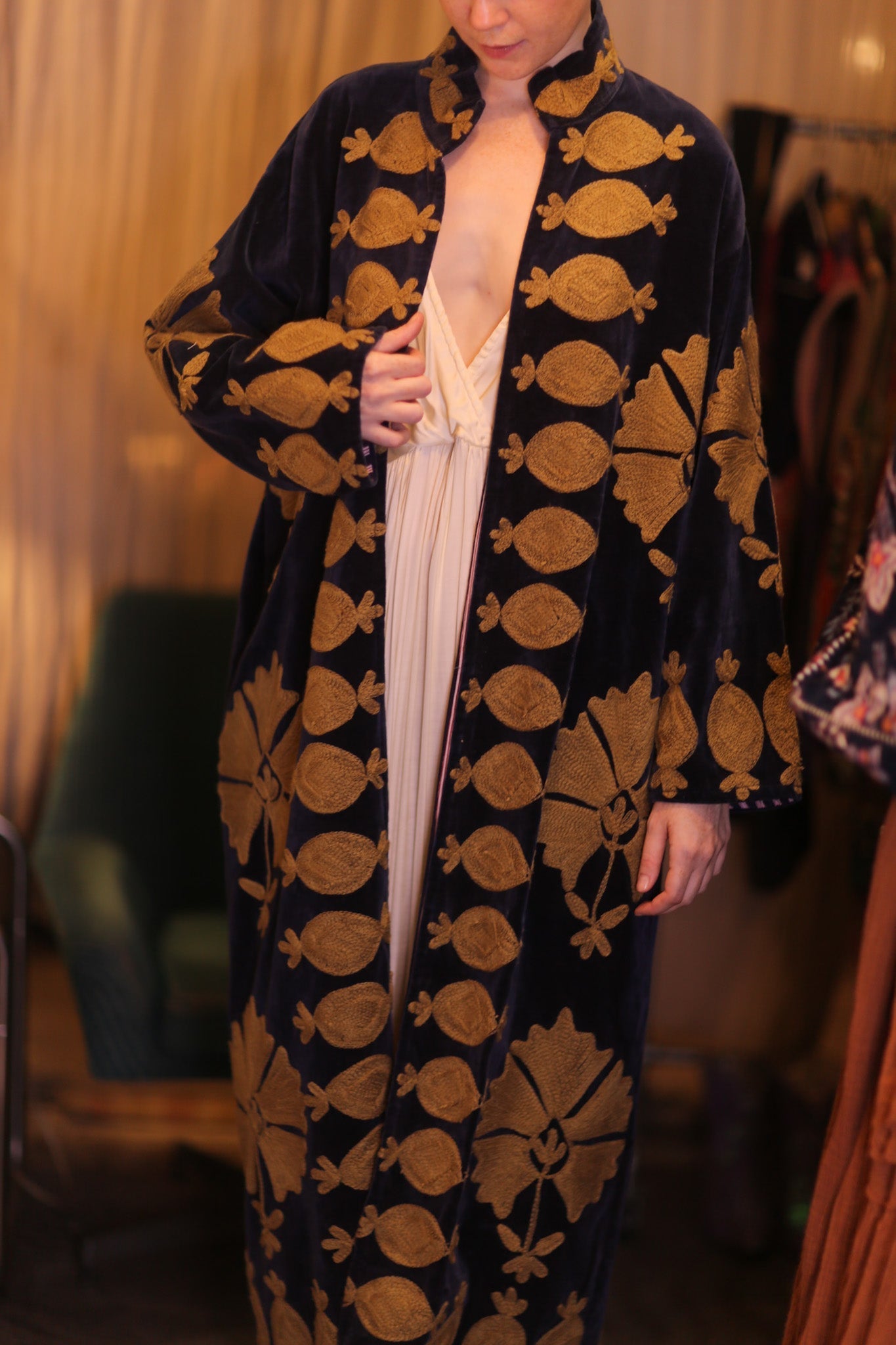 EMBROIDERED VELVET LONG COAT MISCHKA CHOLAR - MOMO STUDIO BERLIN - Berlin Concept Store - sustainable & ethical fashion