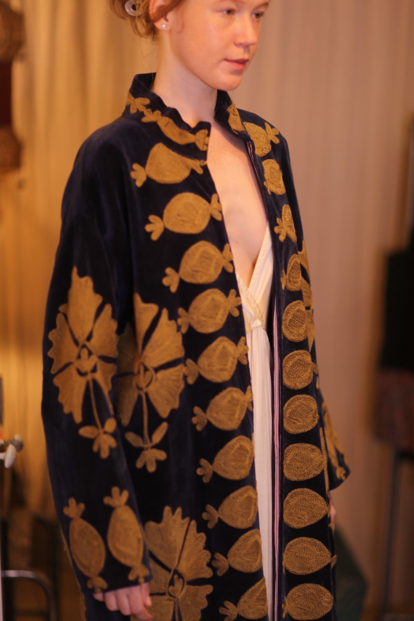 EMBROIDERED VELVET LONG COAT MISCHKA CHOLAR - MOMO STUDIO BERLIN - Berlin Concept Store - sustainable & ethical fashion