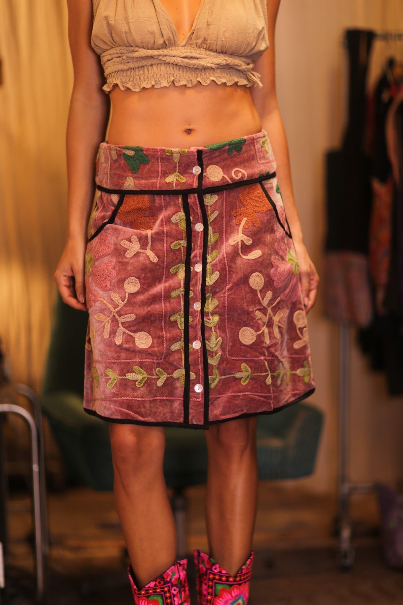 EMBROIDERED VELVET MINI SKIRT FLORAL VINES PINKY - MOMO STUDIO BERLIN - Berlin Concept Store - sustainable & ethical fashion