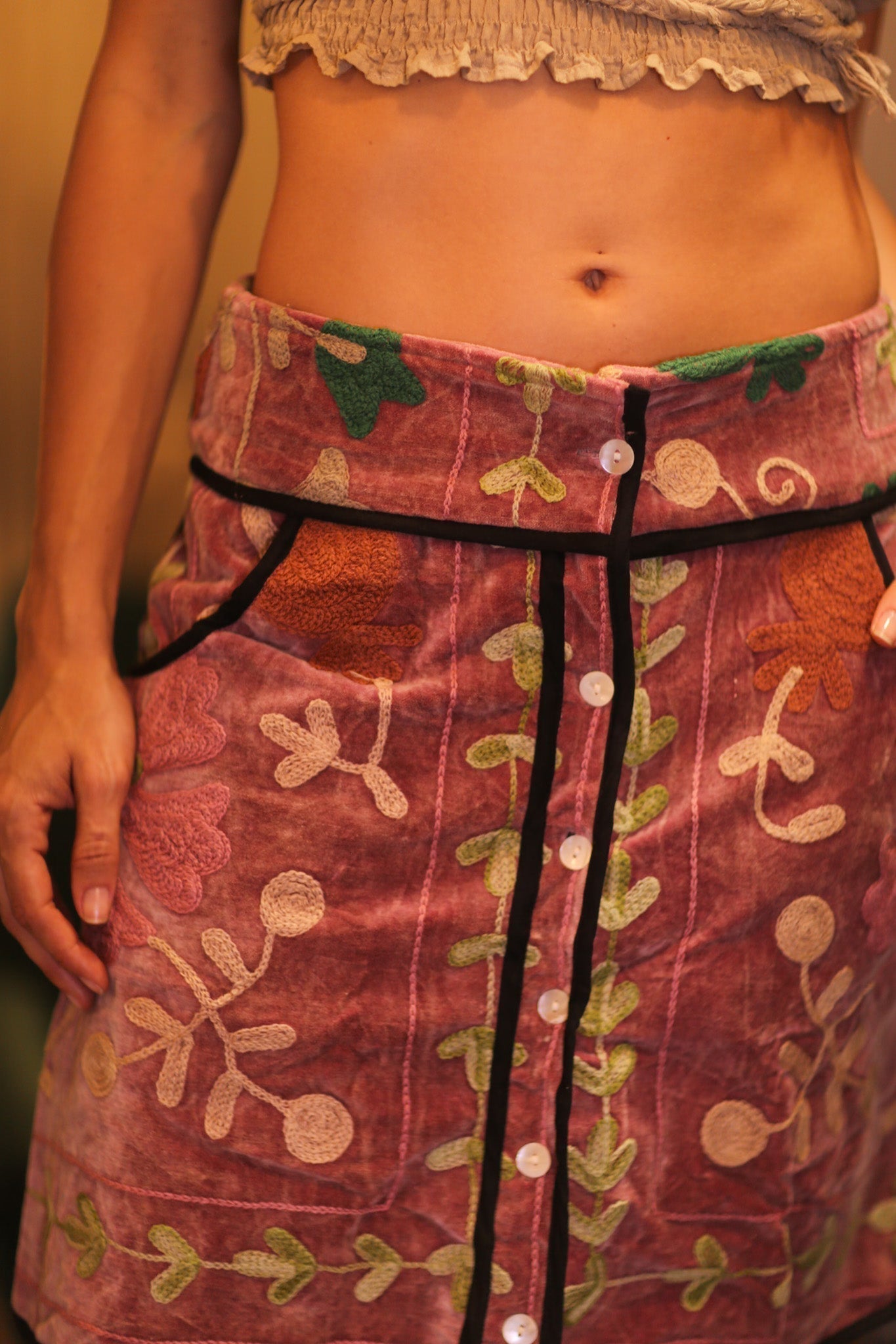 EMBROIDERED VELVET MINI SKIRT FLORAL VINES PINKY - MOMO STUDIO BERLIN - Berlin Concept Store - sustainable & ethical fashion