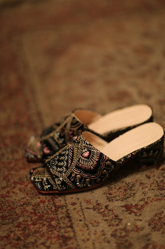 EMBROIDERED VELVET MULES - MOMO STUDIO BERLIN - Berlin Concept Store - sustainable & ethical fashion