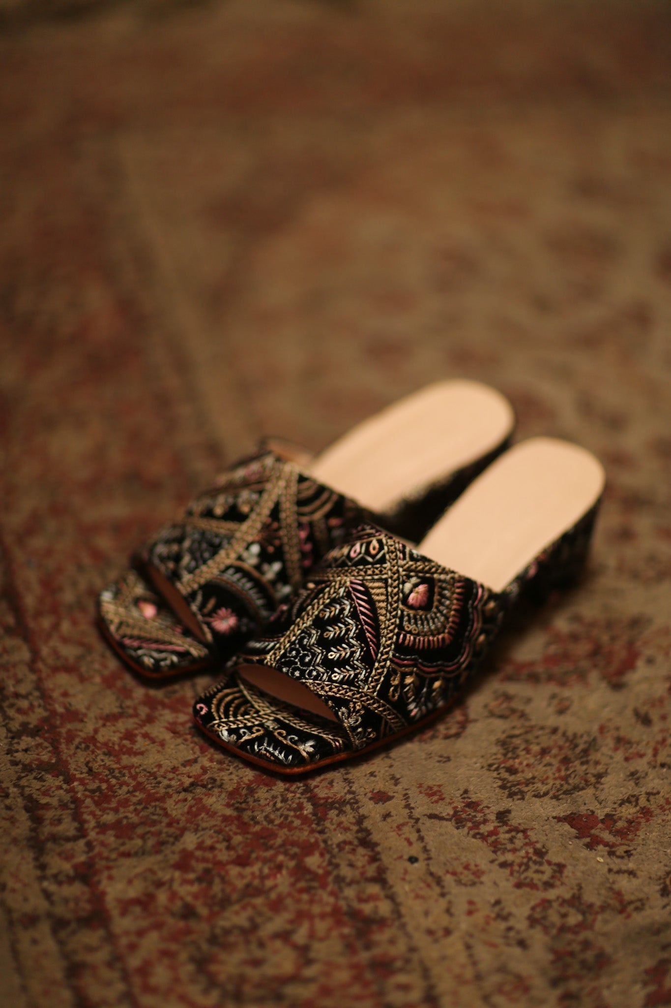 EMBROIDERED VELVET MULES - MOMO STUDIO BERLIN - Berlin Concept Store - sustainable & ethical fashion
