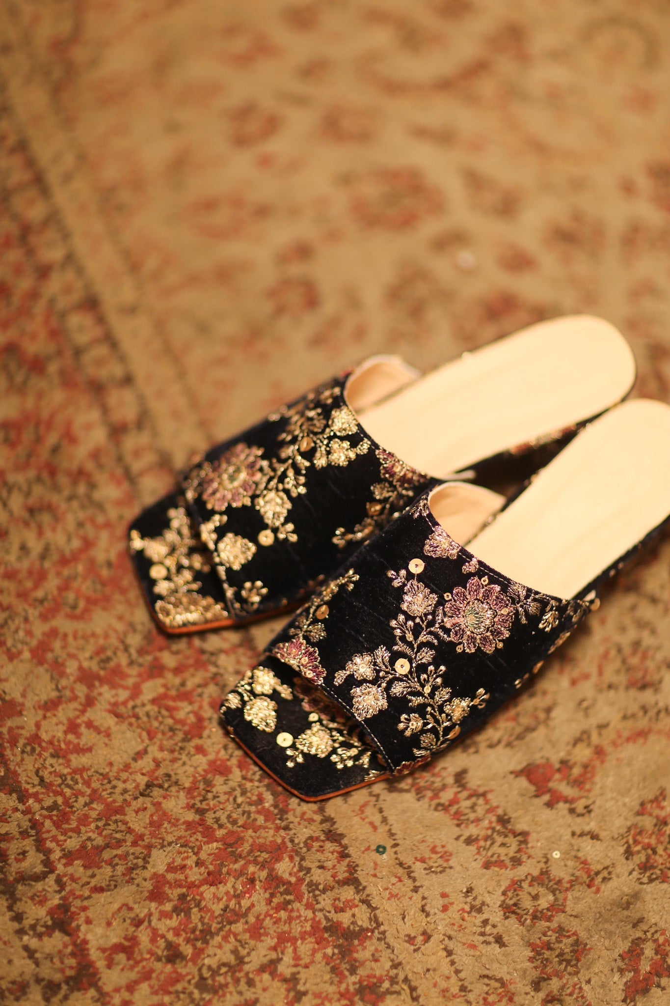 EMBROIDERED VELVET MULES LINDU - MOMO STUDIO BERLIN - Berlin Concept Store - sustainable & ethical fashion