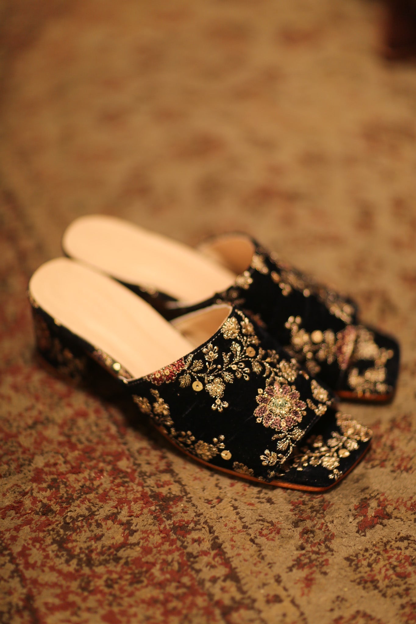 EMBROIDERED VELVET MULES LINDU - MOMO STUDIO BERLIN - Berlin Concept Store - sustainable & ethical fashion