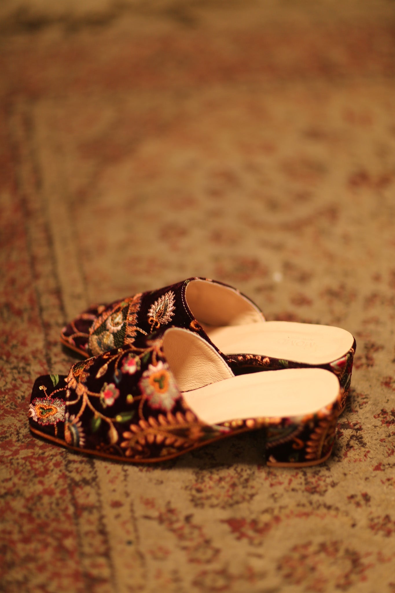 EMBROIDERED VELVET MULES PROTU - MOMO STUDIO BERLIN - Berlin Concept Store - sustainable & ethical fashion