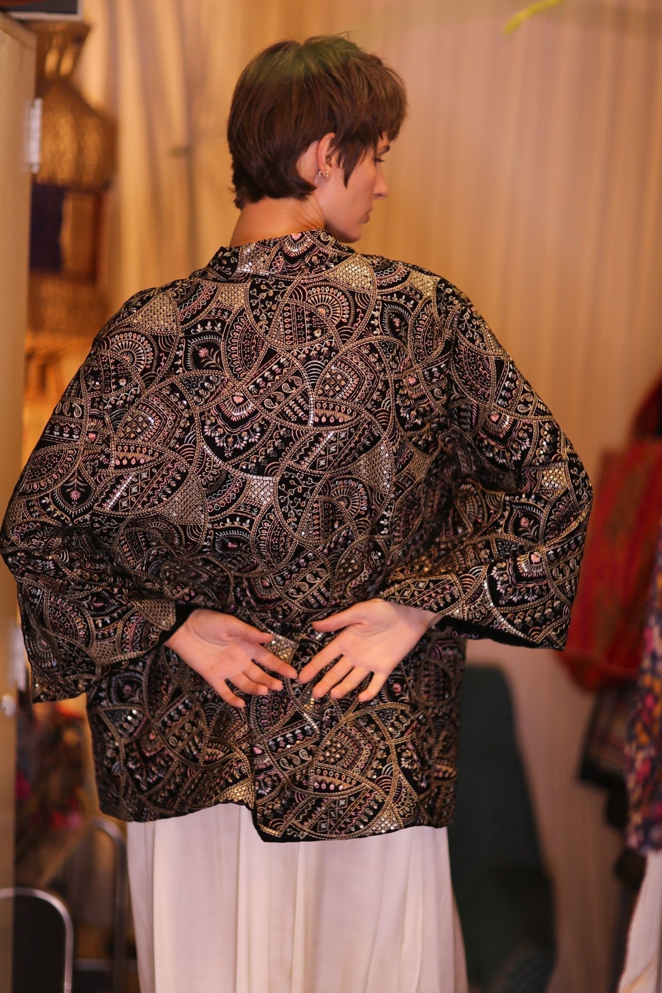 EMBROIDERED VELVET SHORT KIMONO GLODEN - MOMO STUDIO BERLIN - Berlin Concept Store - sustainable & ethical fashion