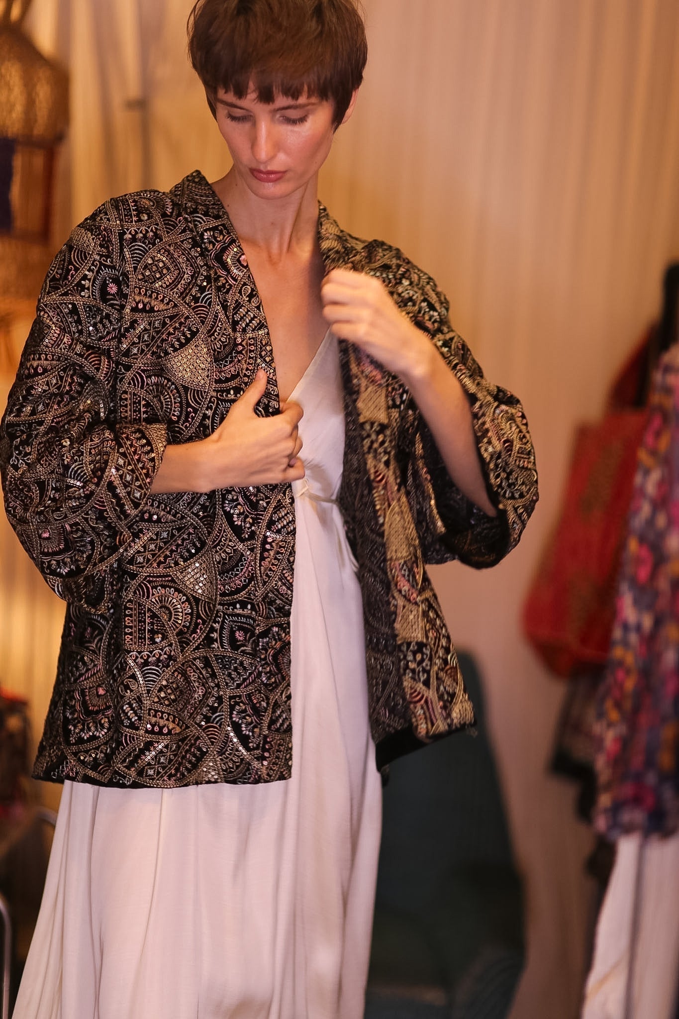 EMBROIDERED VELVET SHORT KIMONO GLODEN - MOMO STUDIO BERLIN - Berlin Concept Store - sustainable & ethical fashion