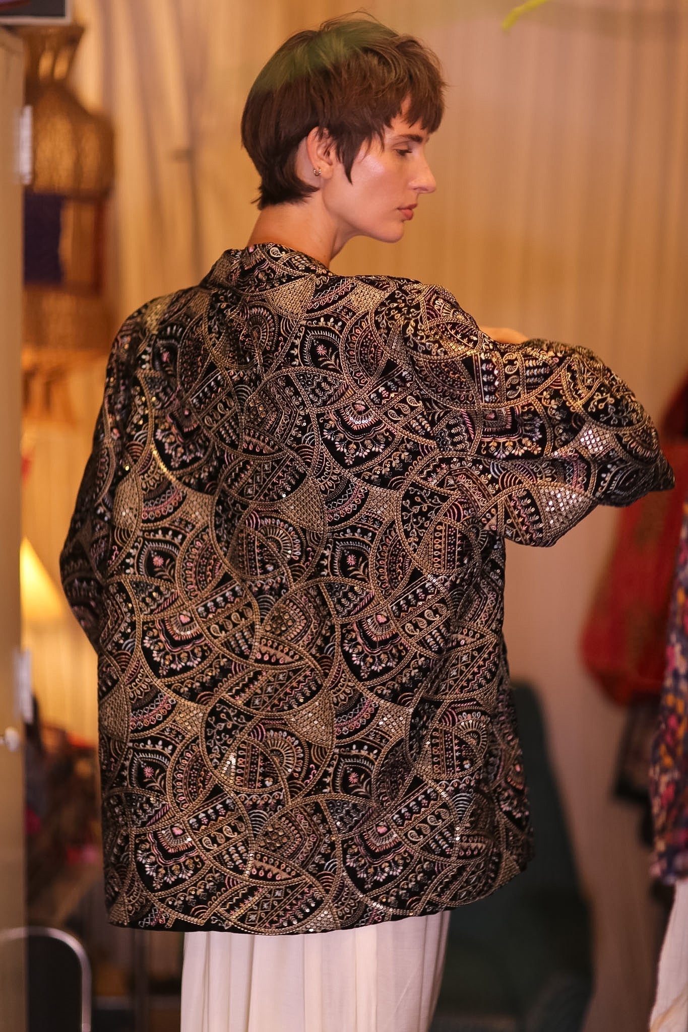 EMBROIDERED VELVET SHORT KIMONO GLODEN - MOMO STUDIO BERLIN - Berlin Concept Store - sustainable & ethical fashion