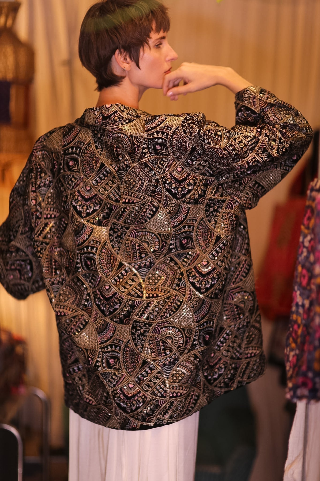 EMBROIDERED VELVET SHORT KIMONO GLODEN - MOMO STUDIO BERLIN - Berlin Concept Store - sustainable & ethical fashion