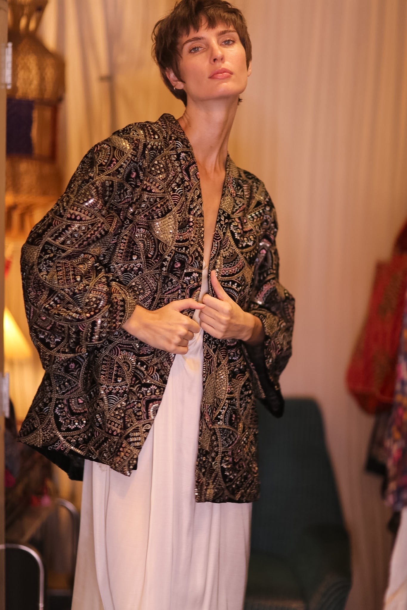 EMBROIDERED VELVET SHORT KIMONO GLODEN - MOMO STUDIO BERLIN - Berlin Concept Store - sustainable & ethical fashion