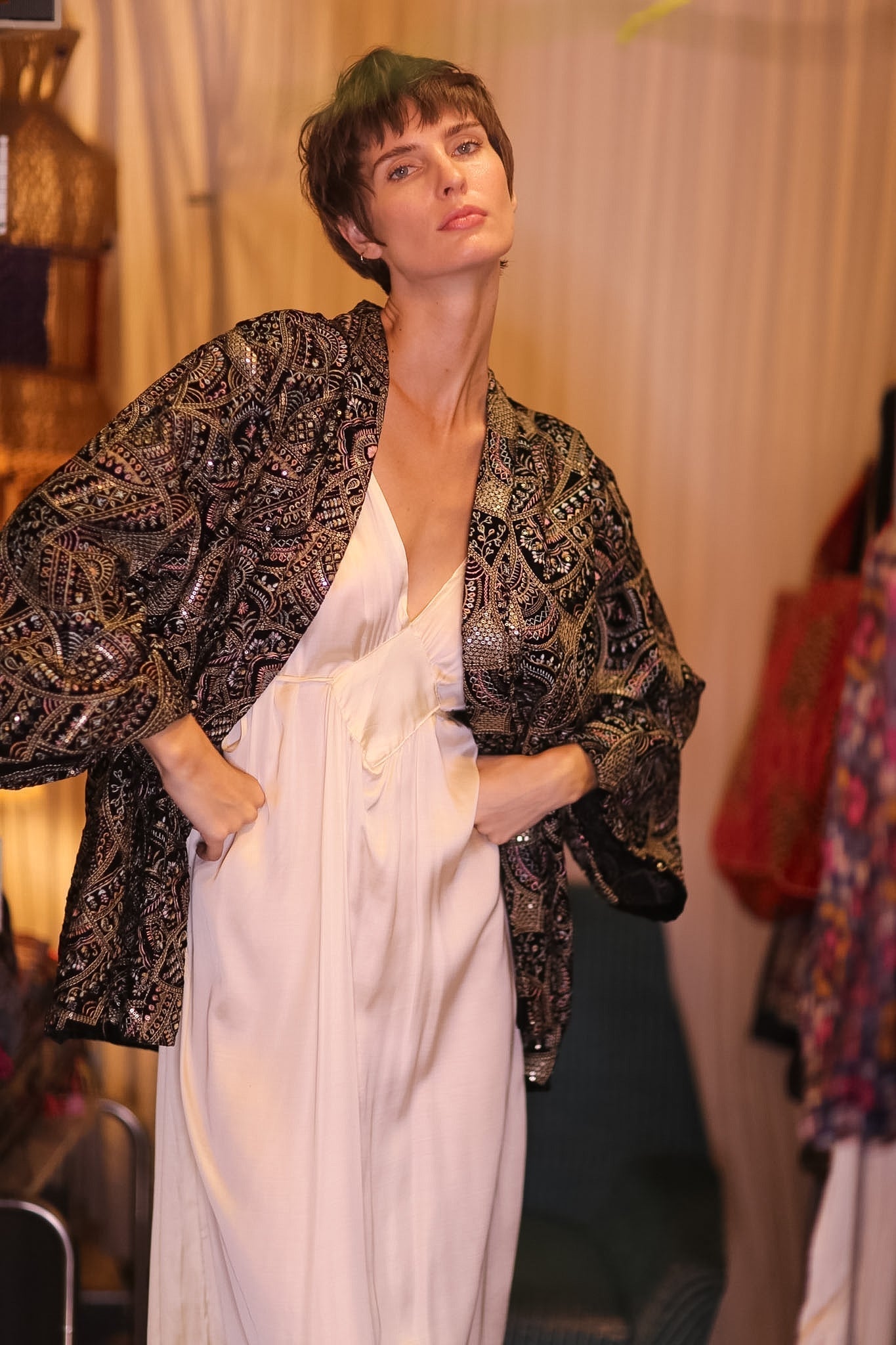 EMBROIDERED VELVET SHORT KIMONO GLODEN - MOMO STUDIO BERLIN - Berlin Concept Store - sustainable & ethical fashion