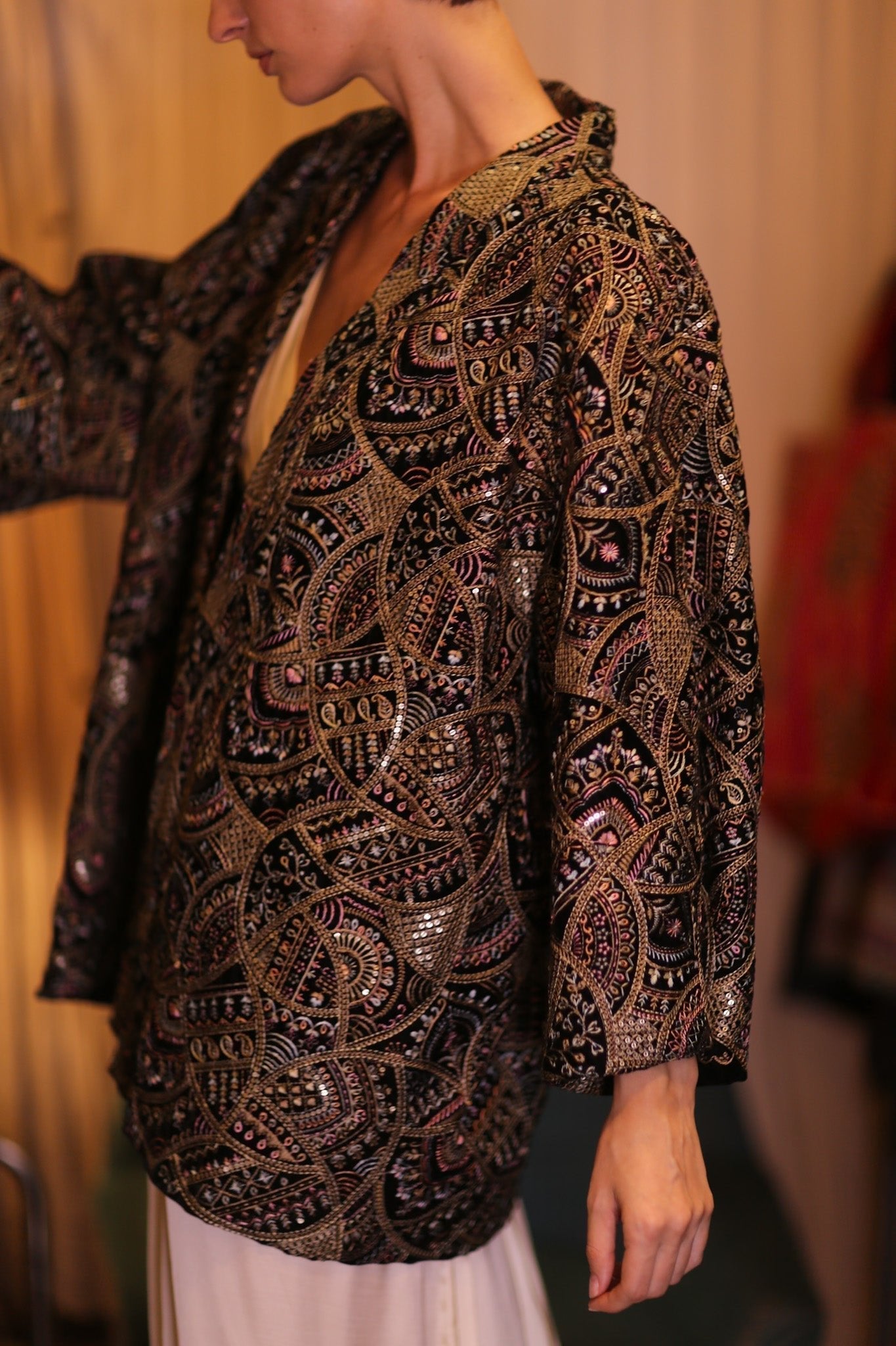 EMBROIDERED VELVET SHORT KIMONO GLODEN - MOMO STUDIO BERLIN - Berlin Concept Store - sustainable & ethical fashion