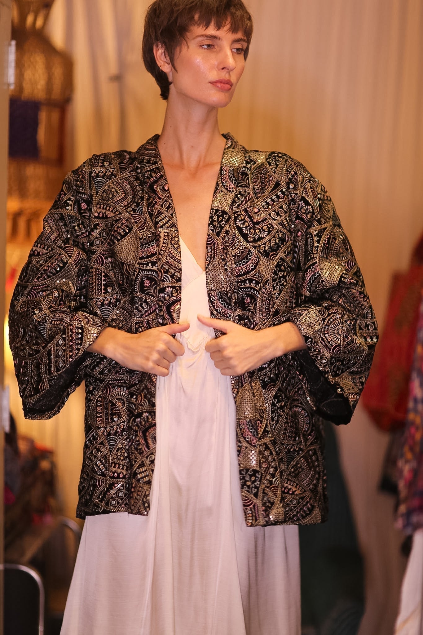 EMBROIDERED VELVET SHORT KIMONO GLODEN - MOMO STUDIO BERLIN - Berlin Concept Store - sustainable & ethical fashion