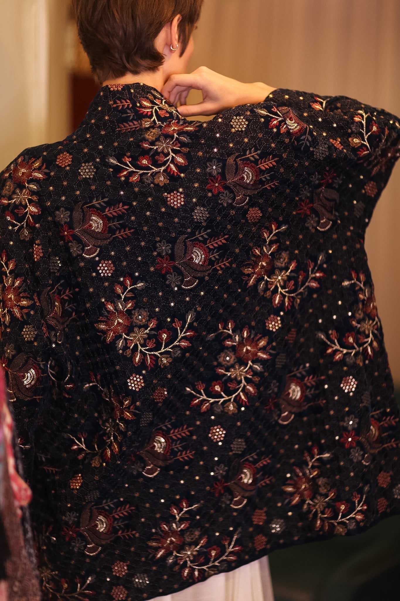 EMBROIDERED VELVET SHORT KIMONO JINAE - MOMO STUDIO BERLIN - Berlin Concept Store - sustainable & ethical fashion