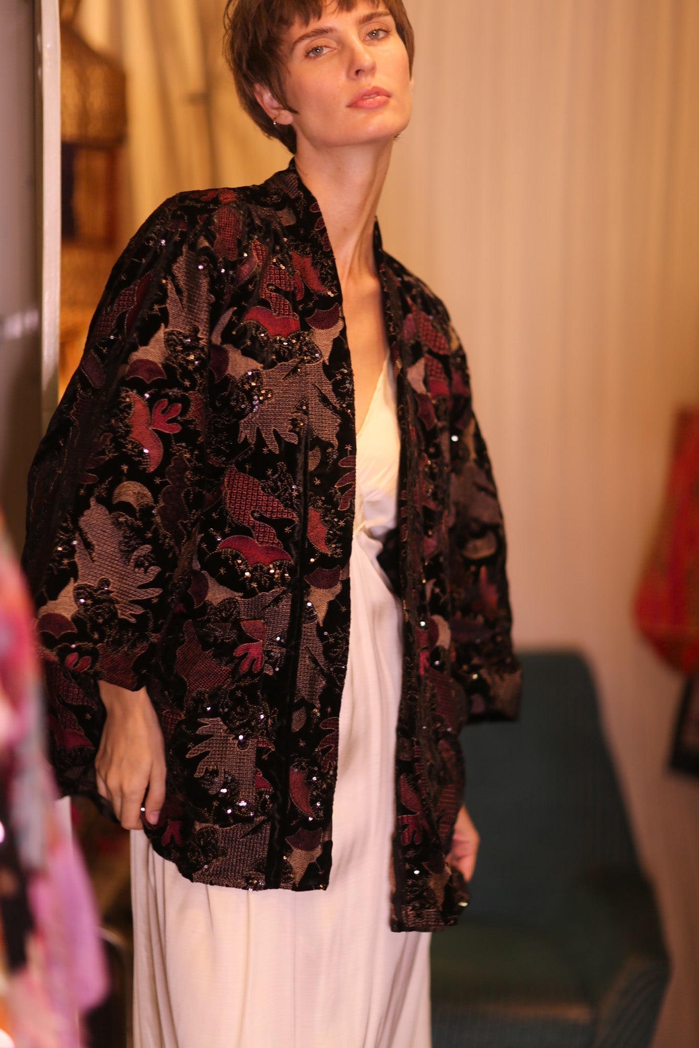EMBROIDERED VELVET SHORT KIMONO MAPLES - MOMO STUDIO BERLIN - Berlin Concept Store - sustainable & ethical fashion