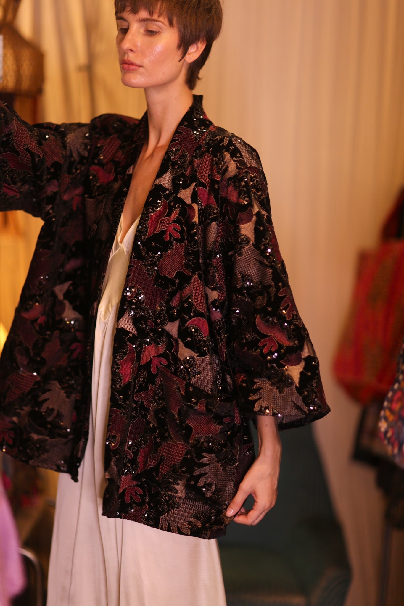 EMBROIDERED VELVET SHORT KIMONO MAPLES - MOMO STUDIO BERLIN - Berlin Concept Store - sustainable & ethical fashion